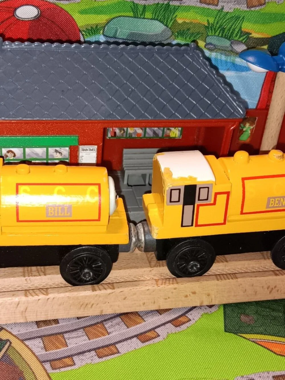 Thomas Wooden Railway Train Track Engine Bill and Ben Flat Magnet Staple